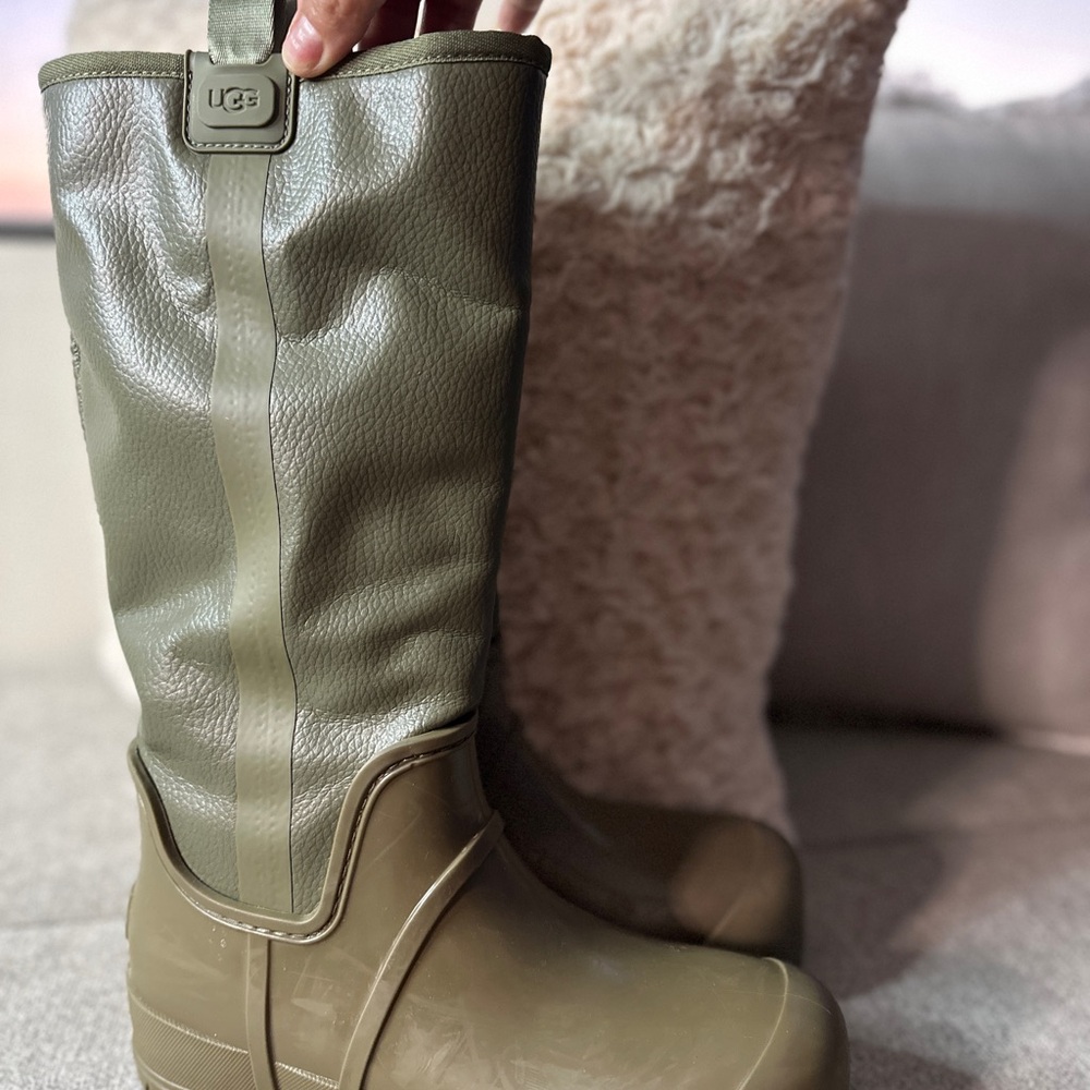 Ugg Rainboot - image 4